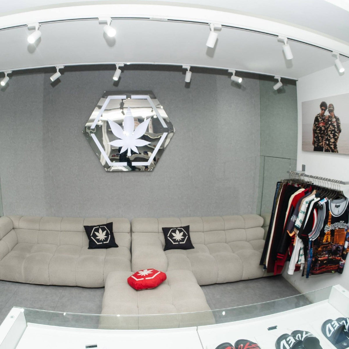 STONED & CO. SS15 SUBANG JAYA — Photo 2